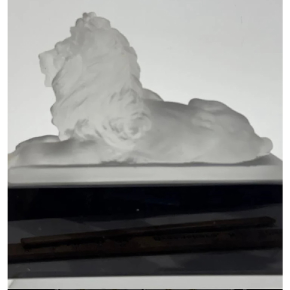 Vintage Versace Inspired Frosted Art Glass Lion Sculpture on Marble Base - Picture 6 of 8